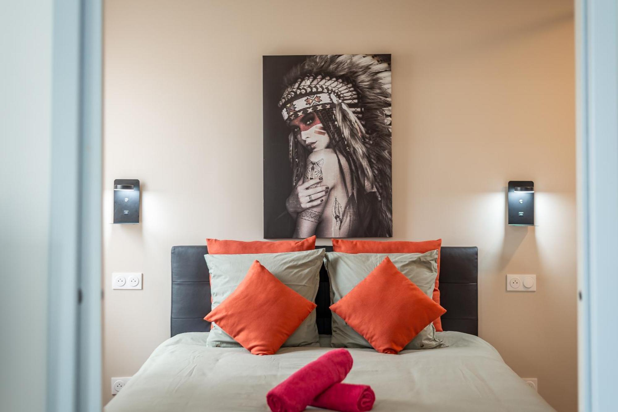 Paris Cocon - Disneyland, Parking, Hypercentre, Train Station * Lagny