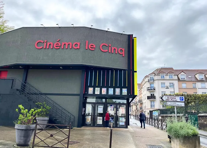 Paris Cocon - Disneyland, Parking, Hypercentre, Train Station