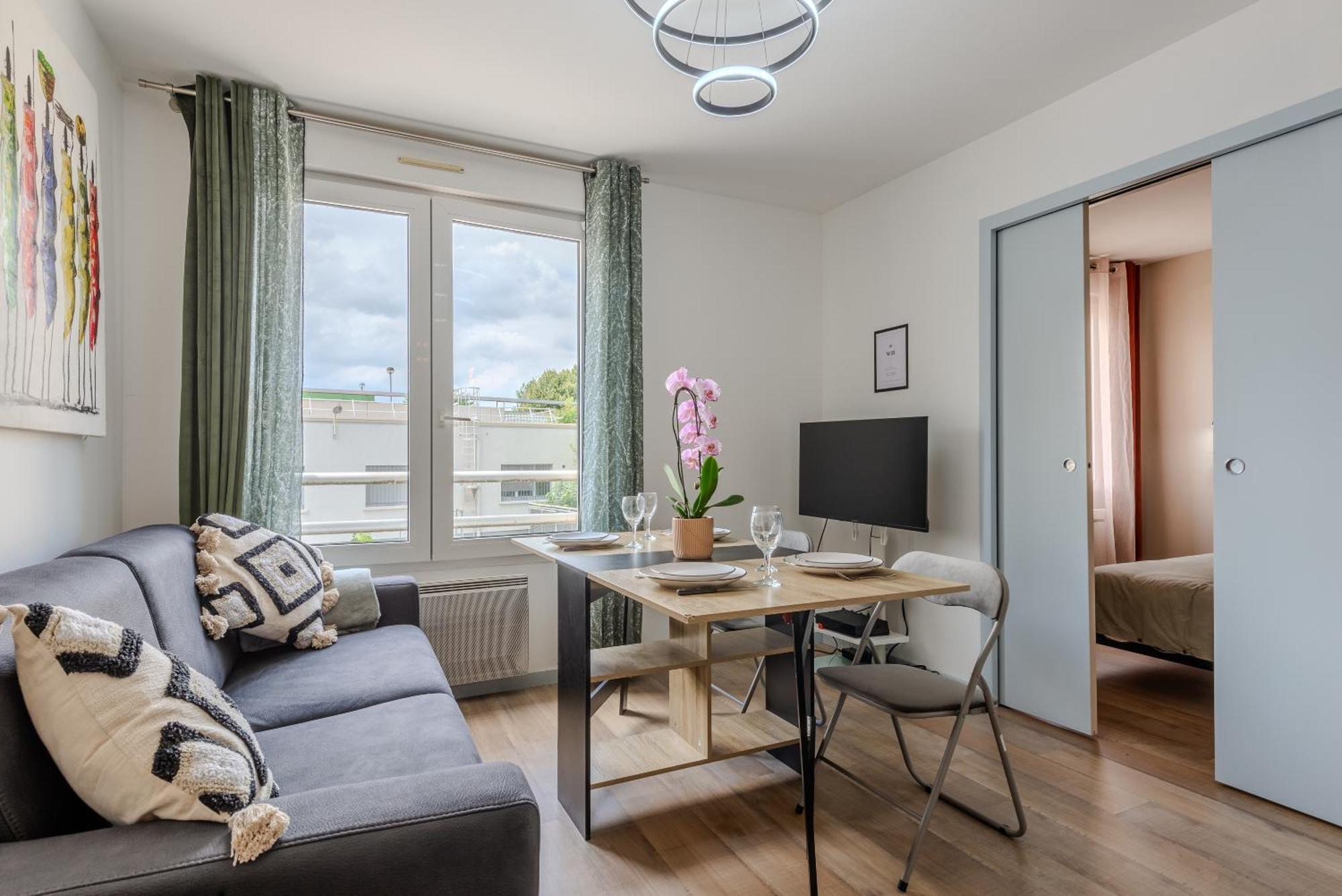 Paris Cocon - Disneyland, Parking, Hypercentre, Train Station Apartment